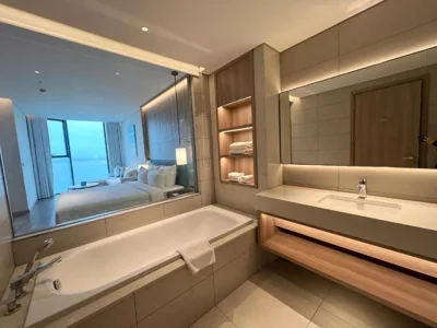 Lotus Alacarte Hạ Long Hotel – Photos 3